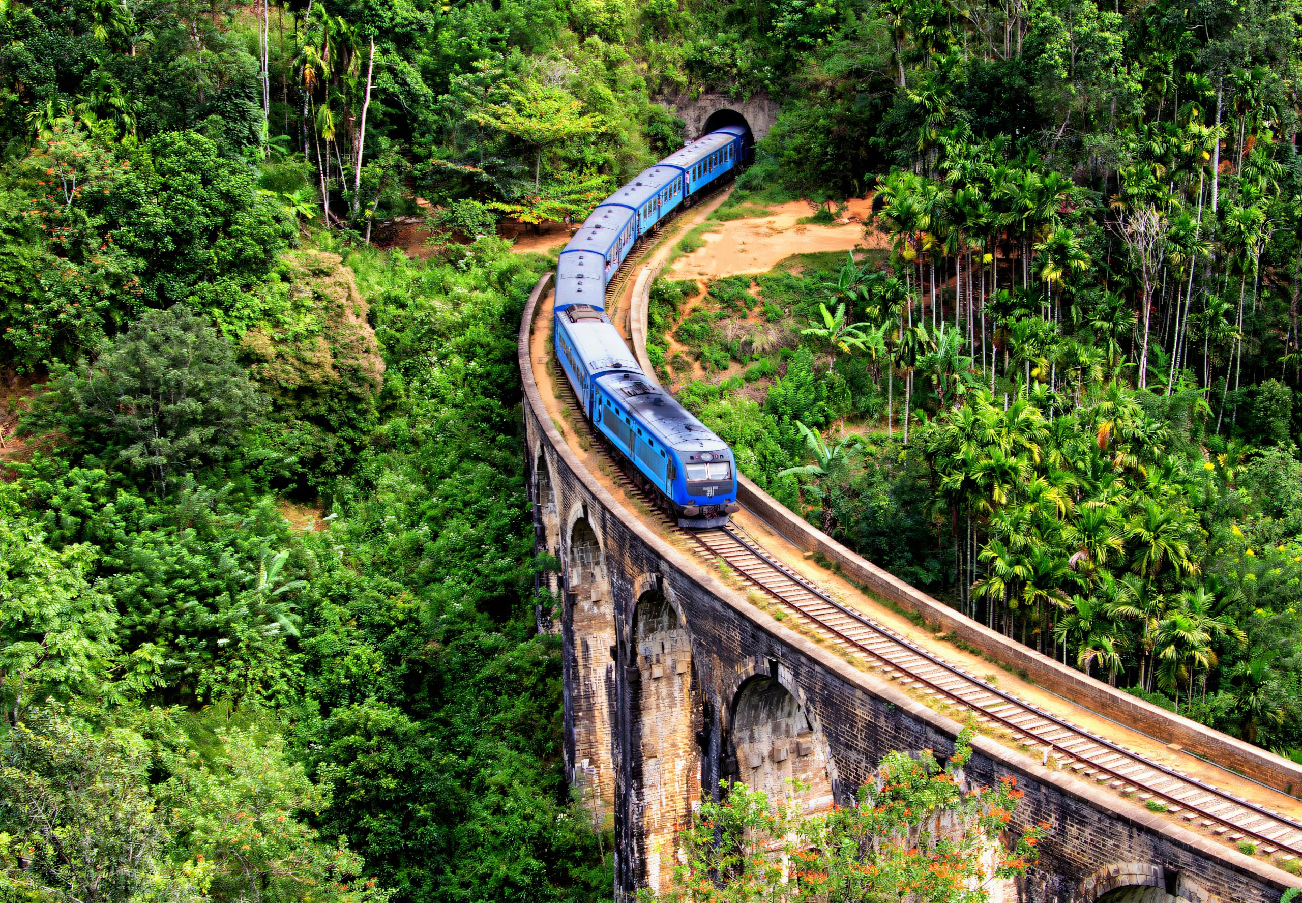 The blue train crossing the Nine Arch Bridge