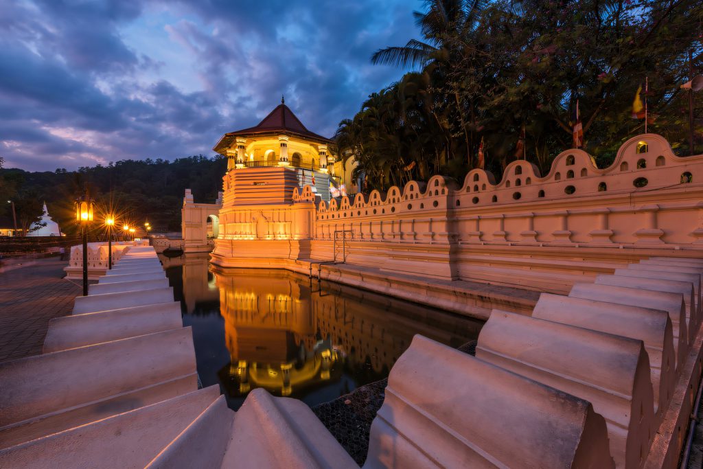 Kandy lake and temple at dusk